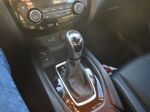 Used 2022 Nissan Rogue Sport SL image 19