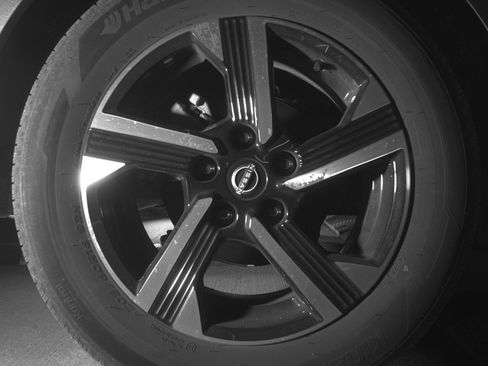 Used 2025 Nissan Sentra SV FWD image 15