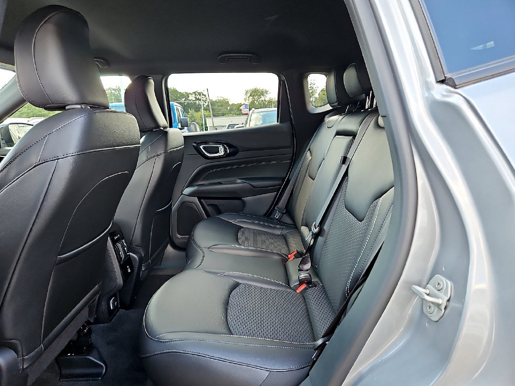Used 2023 Jeep Compass Latitude w/ Convenience Group AWD/4WD image 12