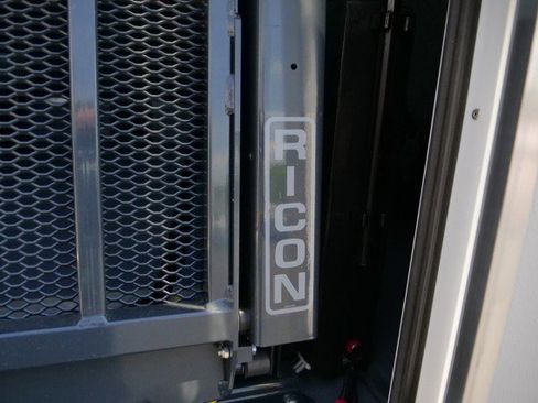 Used 2017 Ford F550 2WD Regular Cab Super Duty image 41