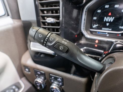 Used 2025 GMC Sierra 1500 SLT image 29