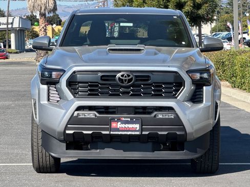 New 2025 Toyota Tacoma TRD Sport image 9