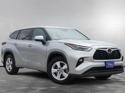 Used 2023 Toyota Highlander LE