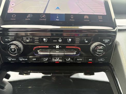 Used 2023 Jeep Grand Cherokee Trailhawk w/ Luxury Tech Group III AWD/4WD image 26