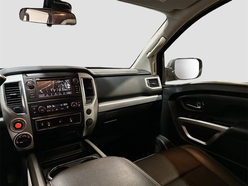 Used 2019 Nissan Titan PRO-4X image 22