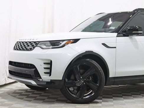 Used 2023 Land Rover Discovery Metropolitan Edition image 3