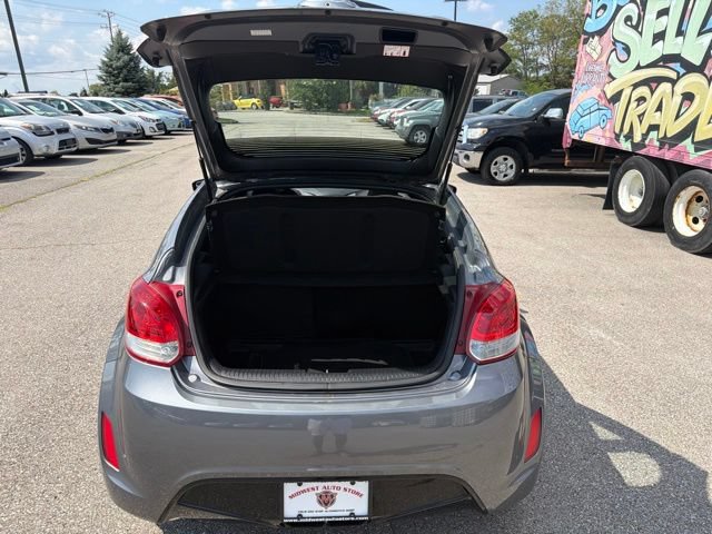 Used 2017 Hyundai Veloster Value Edition FWD image 18