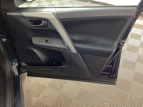 Used 2017 Toyota RAV4 LE image 9