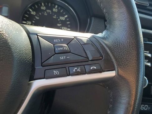 Used 2017 Nissan Rogue SV FWD image 14