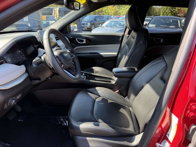 Used 2025 Jeep Compass Limited AWD/4WD image 14