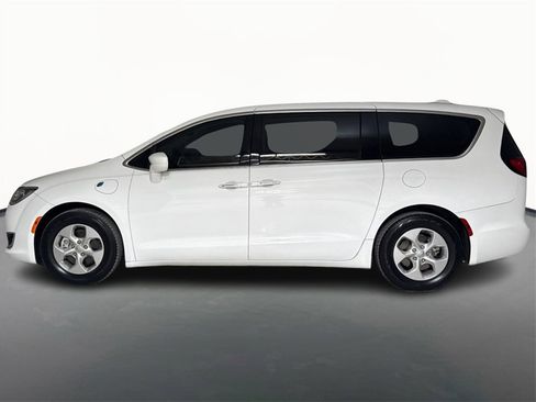 Used 2018 Chrysler Pacifica Touring Plus image 8