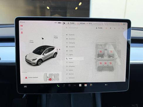 Used 2022 Tesla Model Y Long Range image 15