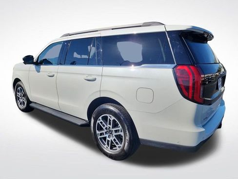 Used 2025 Ford Expedition Active image 3