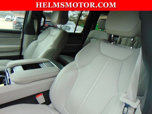 Certified 2025 Jeep Wagoneer 4WD image 26