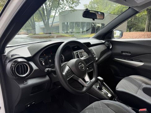 Used 2019 Nissan Kicks SV FWD image 10