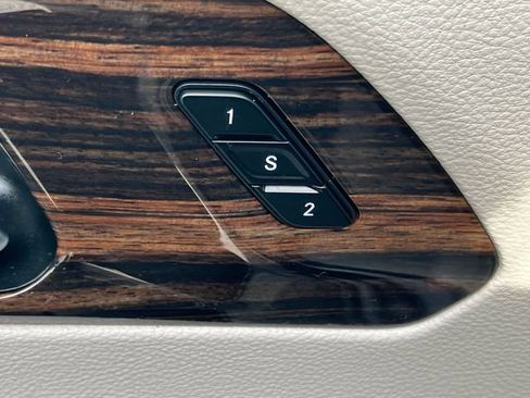 Used 2024 Chrysler Pacifica Limited FWD image 19