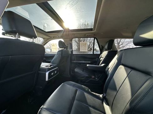 Certified 2022 Ford Expedition XLT image 18