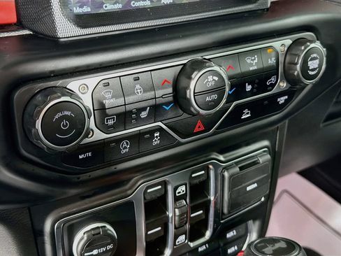 Used 2023 Jeep Wrangler Unlimited Rubicon w/ Cold Weather Group AWD/4WD image 16