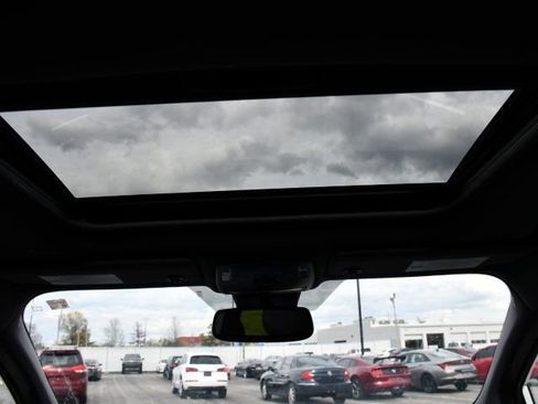 Used 2021 Toyota Sienna XSE image 18