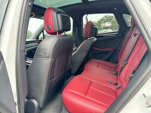 Used 2022 Porsche Macan AWD/4WD image 21