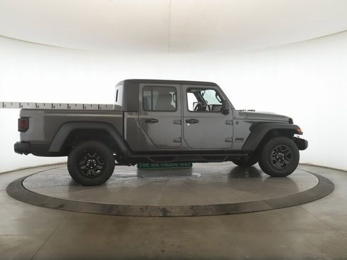 Used 2024 Jeep Gladiator Sport image 6