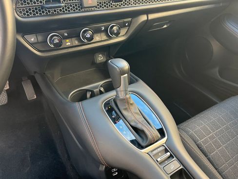 Used 2025 Honda HR-V Sport image 39