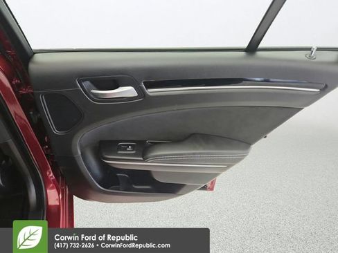 Used 2023 Chrysler 300 C RWD image 28