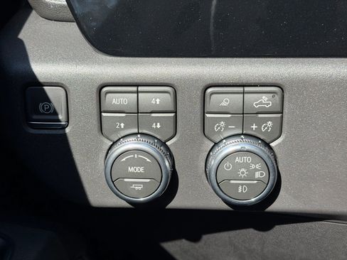 New 2026 GMC Sierra 1500 SLT AWD/4WD image 21