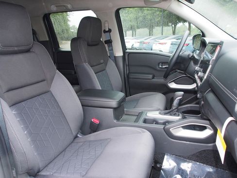 Used 2026 Nissan Frontier SV image 11