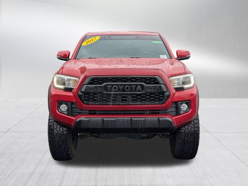 Used 2017 Toyota Tacoma TRD Off-Road w/ Premium & Technology Package AWD/4WD image 8