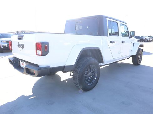 New 2026 Jeep Gladiator Sport AWD/4WD image 21