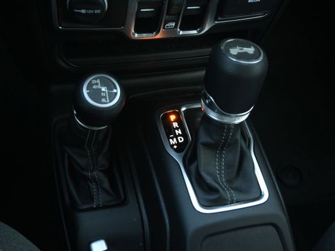 Used 2025 Jeep Wrangler Sport S image 10