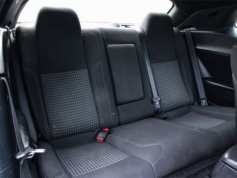 Used 2018 Dodge Challenger SXT image 30