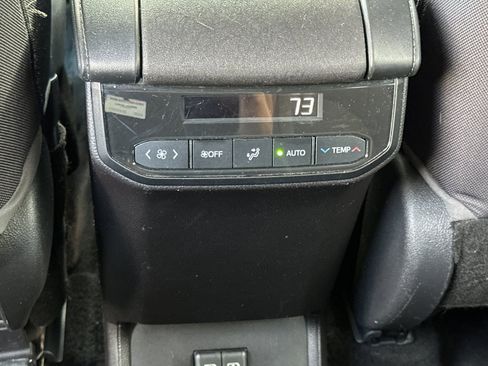 Certified 2022 Toyota Highlander L image 16