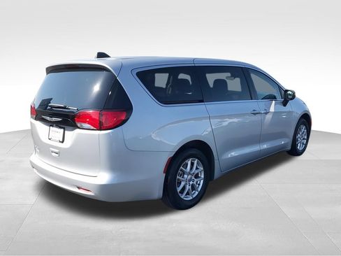 Used 2024 Chrysler Voyager LX FWD image 8
