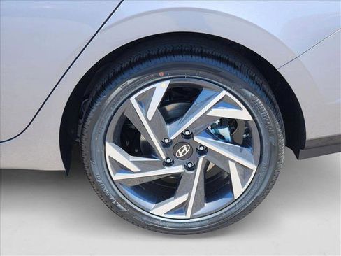 New 2025 Hyundai Elantra SEL image 10