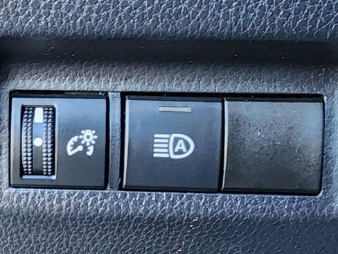 Used 2019 Toyota RAV4 LE image 21