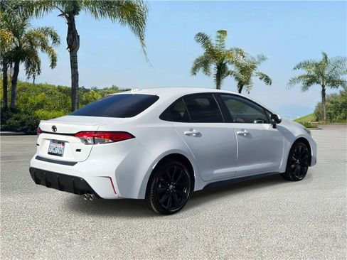 Used 2025 Toyota Corolla SE image 4