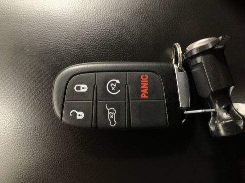 Used 2019 Jeep Grand Cherokee Limited AWD/4WD image 16