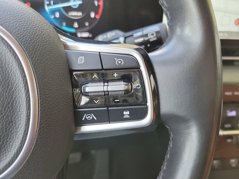 Certified 2023 Kia Carnival SX FWD image 23