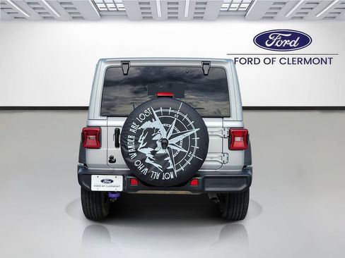 Used 2024 Jeep Wrangler Unlimited Sahara AWD/4WD image 4