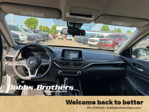 Used 2024 Nissan Altima 2.5 SV FWD image 12
