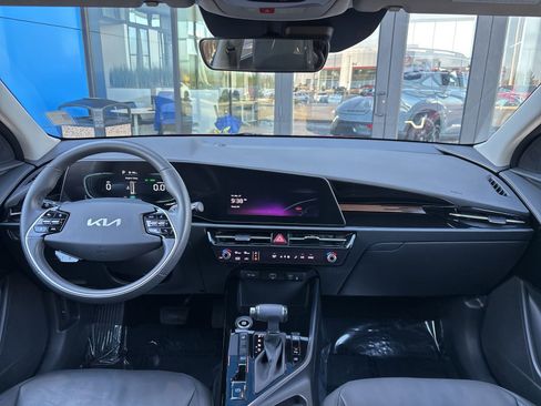 Used 2023 Kia Niro EX image 18