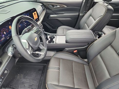 Certified 2025 Chevrolet Traverse High Country FWD image 14