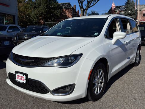Used 2020 Chrysler Pacifica Touring image 1