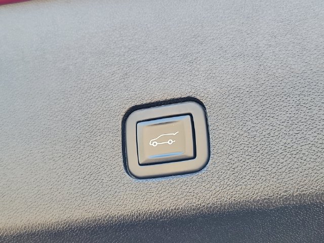 Certified 2024 Cadillac XT6 Premium Luxury w/ LPO, Floor Liner Package FWD image 32