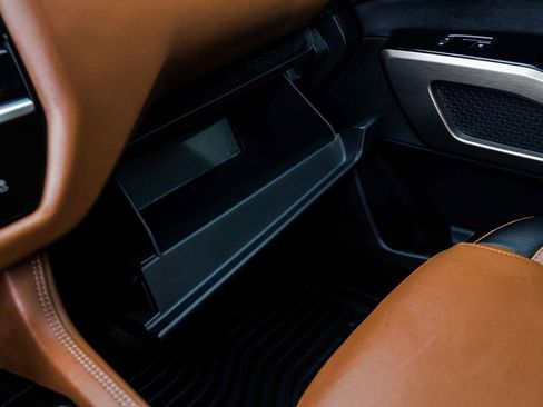 Used 2024 Nissan Pathfinder Platinum image 19