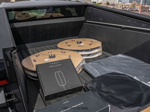 Used 2024 Tesla Cybertruck Cyberbeast AWD/4WD image 41