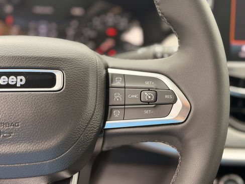 Used 2026 Jeep Compass Limited AWD/4WD image 25