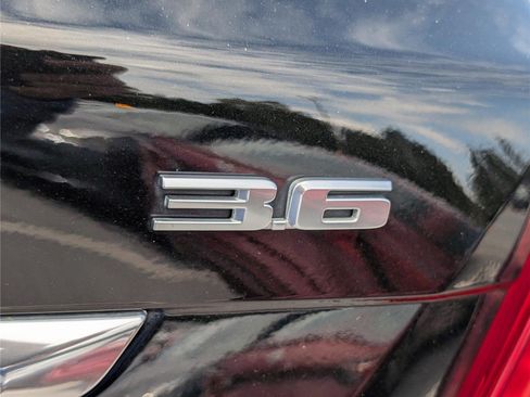 Used 2017 Cadillac XT5 Luxury w/ Driver Awareness Package FWD image 10